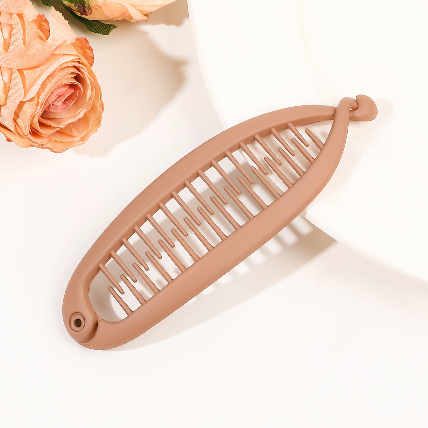 Matowa spinka do włosów w kształcie ryby kucyk bananowa spinka do włosów opaska dla kobiet akcesoria do włosów spinki do włosów Twist Clamp Barrettes nakrycia głowy: Czerwony