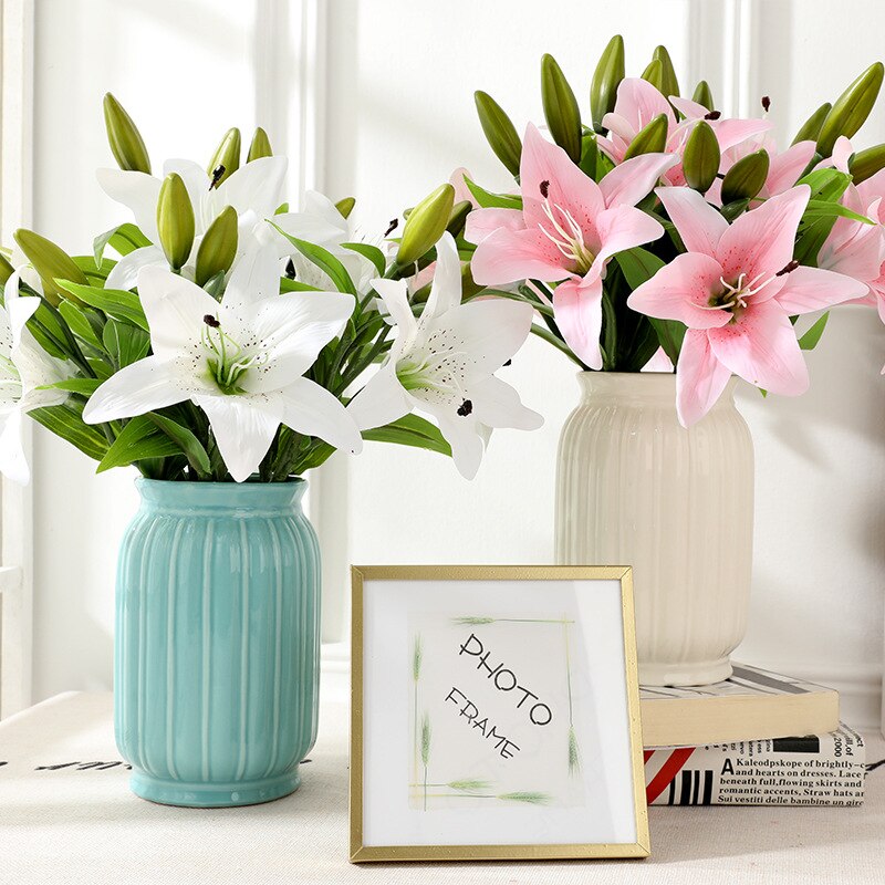 Førsteklasses imiterede blomster pvc lilje blomst håndfølelse 3 hoved lilje 1 blomst 2 knop boligdekoration bryllup blomster buket dekorativ