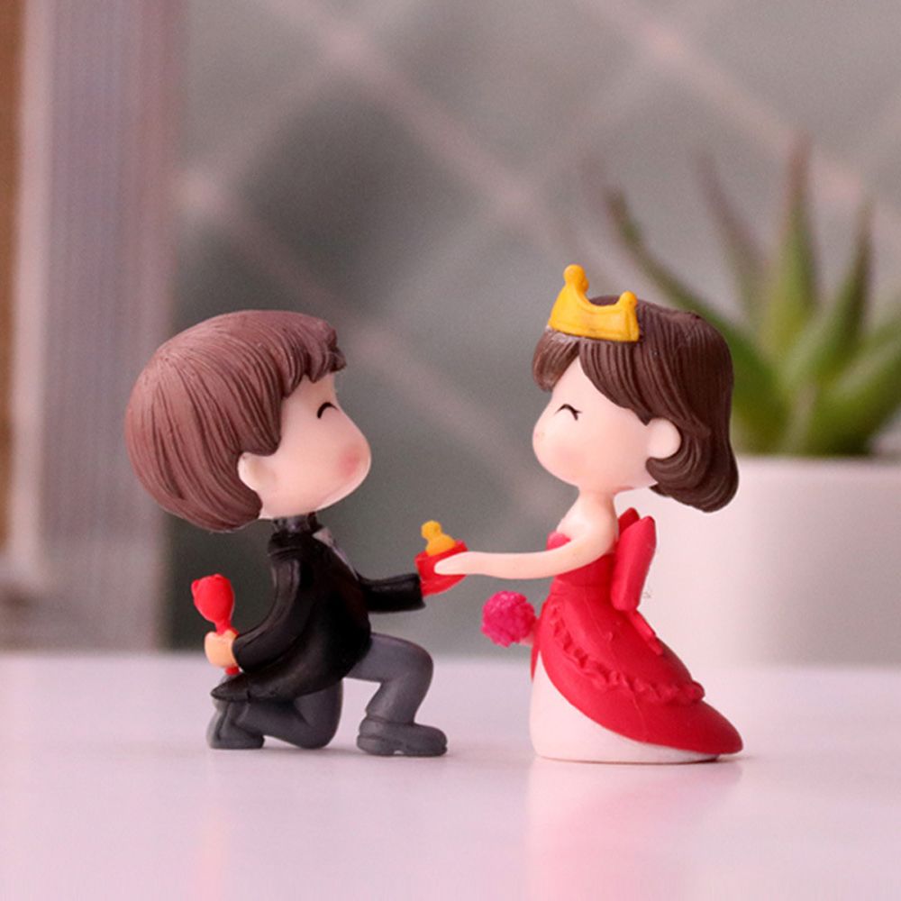 Happiness Wedding Romantic Young Couple Figurines Sweety Lovers Craft Fairy Scene Warm Valentine's Day Ornaments Room Decor: black-red