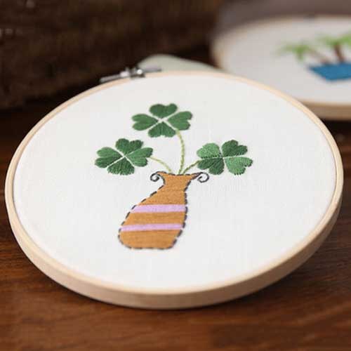 Simple Plant Flower Embroidery Kits for Beginner with 15cm Bamboo Hoop Flower Pattern Needlework Cross Stitch Swing Painting: b