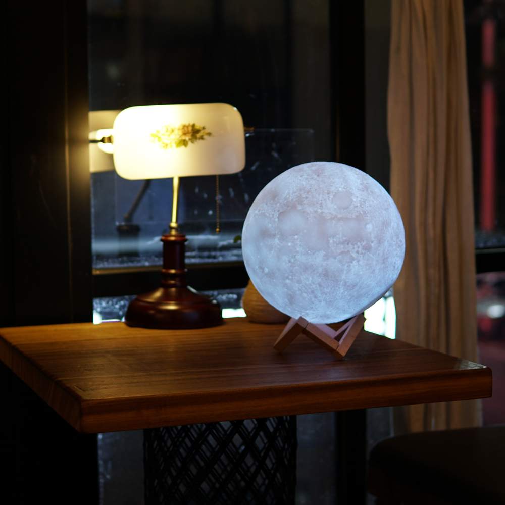 15cm 3D Magical lámpara de luna de dos tonos bolas de Luna decorativas carga USB LED noche ornamento Sensor Velantine artesanías decoración del hogar