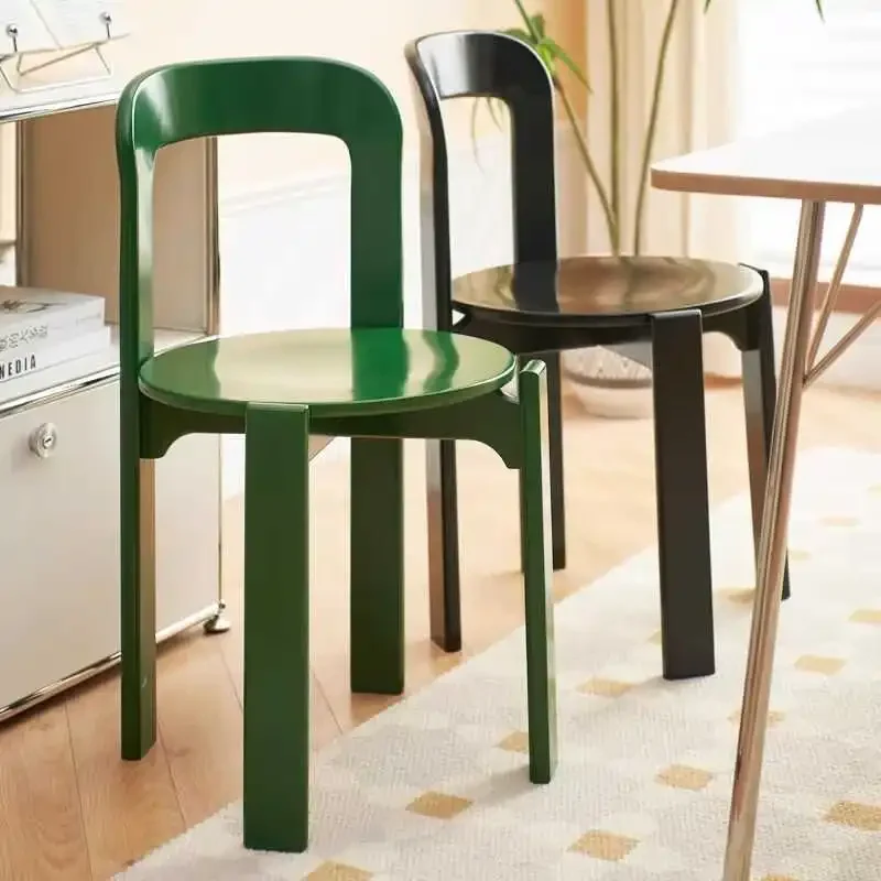 Noordse massief houten eetkamerstoel Stapelbaar Huishoudelijke zitplaatsen Licht Luxe gekleurde restaurantstoel Compact modern