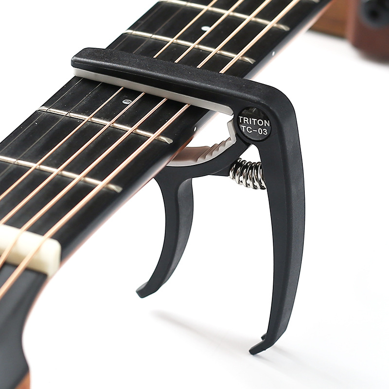 Beste Capo Voor Akoestische Klassieke Elektrische Gitaar Veranderen Tuning Clamp Key Metal Gitaar Capo Muziekinstrumenten Accessoires: C