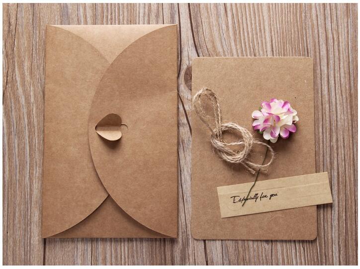 10 stuks/ diy kraftpapier handgemaakte gedroogde bloemen uitnodigingsgroetkaart met envelop kerst bruiloft verjaardag bedankjes kaarten