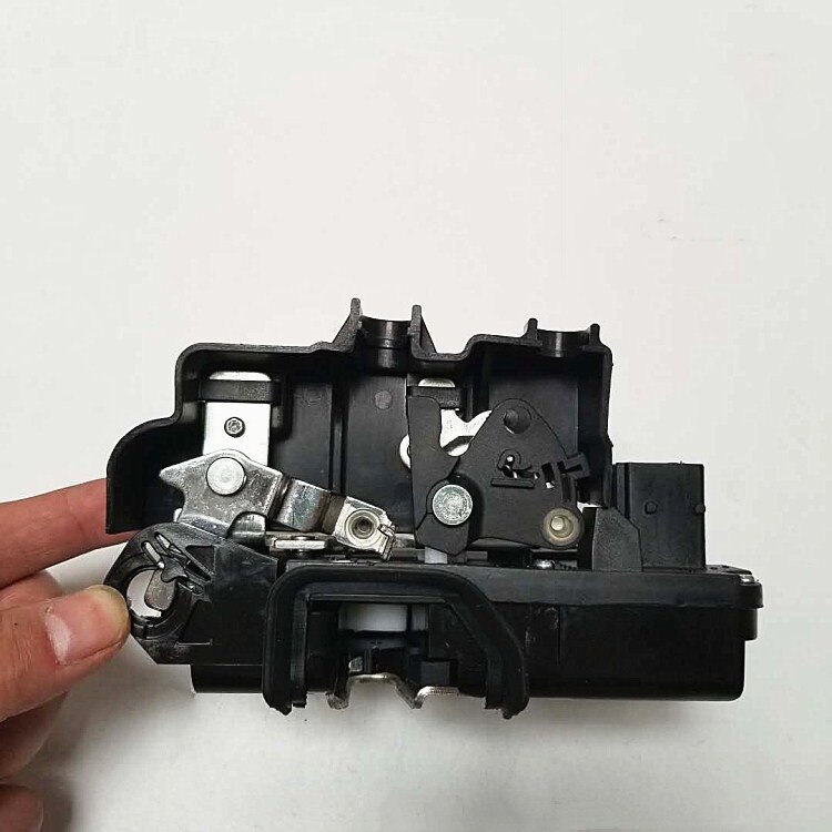 Door lock block assembly for SAIC ROEWE 350 550 MG6 Central locking lock for left front door