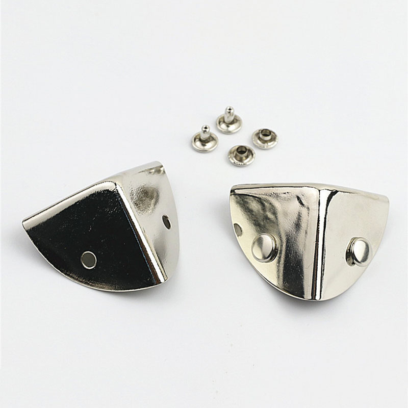 2 stuks metalen driehoek tas hoekbeschermer gesp voor leer ambachtelijke portemonnee flap handtas boek fotoalbum DIY hardware accessoires: Antiek Zilver