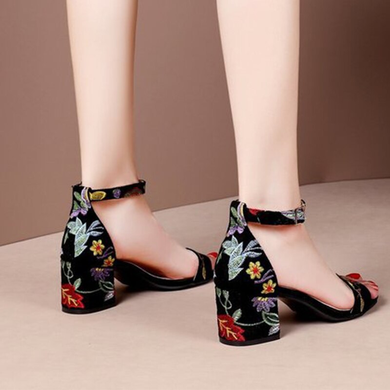 Sandales d'été pour femmes, chaussures brodées à talons carrés, bout ouvert, talon de 5cm, antidérapantes