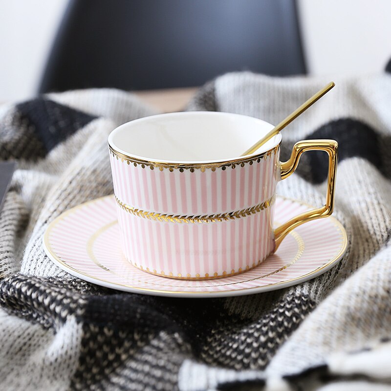 Taza de café de cerámica de lujo británico, juego de taza y platillo de café pequeño europeo para el hogar, té de la tarde, exquisita taza, cuchara y plato LB523: color5