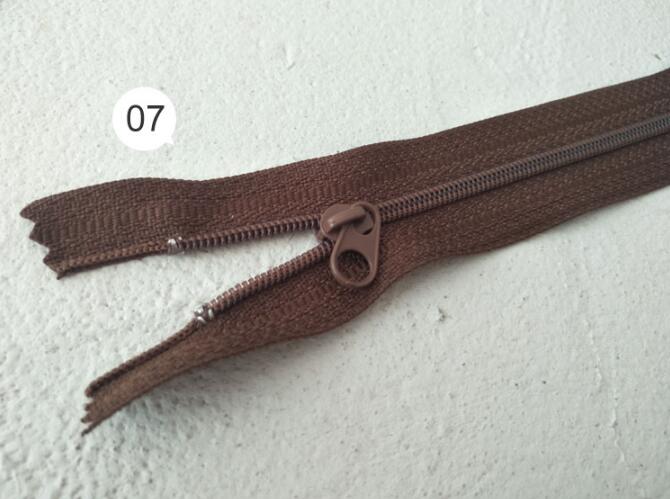 1Pc 20cm No. 3 zipper Closed Tail Nylon Round Head Zipper Strip Clothing Cushion Bag Handmade diy Accessories DX0006: No7