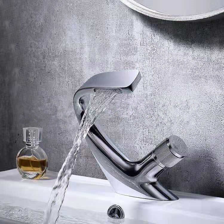 Badeværelsesudstyr vægmonteret håndvaskarmatur sort vaskemåtte enkelt hul og kold blandingshane køkken vandfaldskran: B