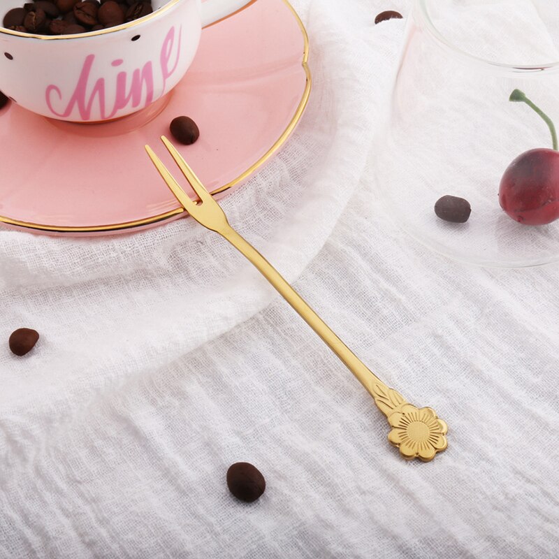 4 stk rustfrit stål børn mini dessert gaffel salat frugt gaffel blomster indretning børneservice julefrokost prikkers: 4 stk guld d