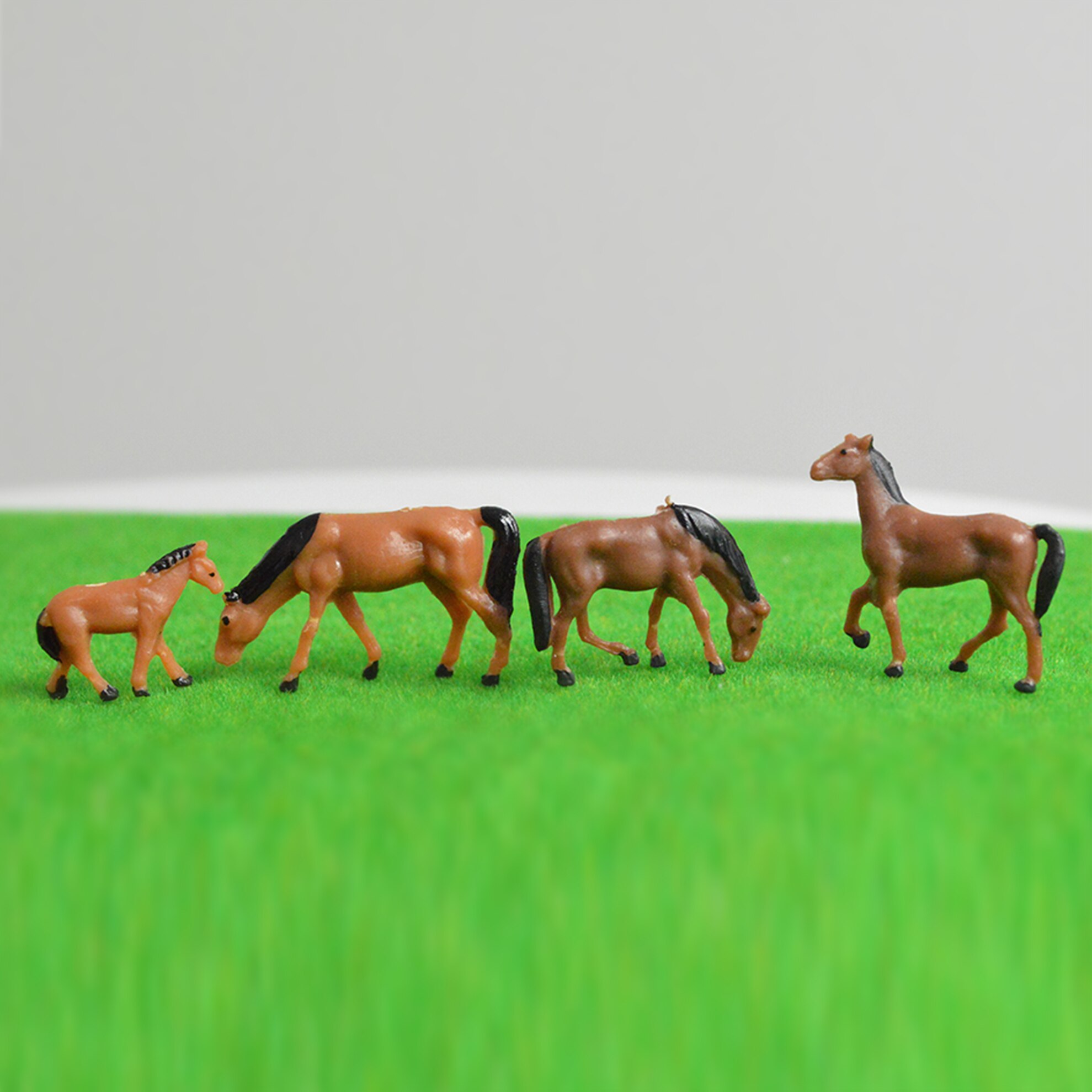 1:87 HO Scale Miniature Farm Animals Painted Horses Model DIY Model Making Educational Toys Birthday Collection 50pcs/lot