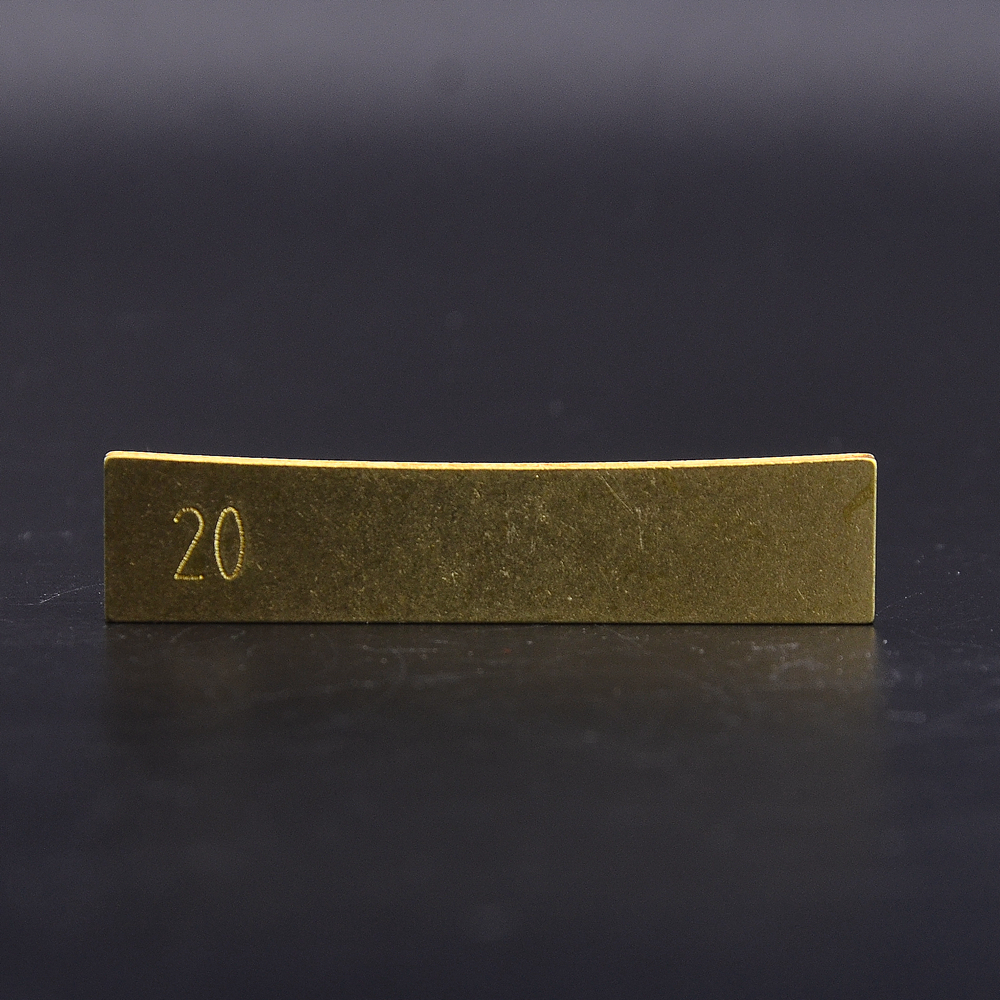 Caul per pressa per tasti della tastiera con inserto in ottone per chitarra basso: prugna