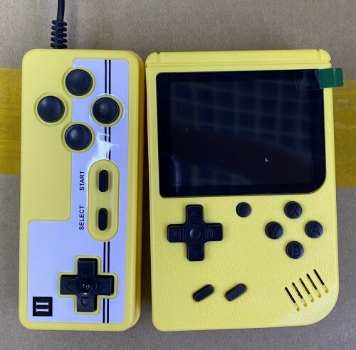 2021 nuovi MINI Console Video portatile retrò lettori di giochi portatili Boy 8 Bit Console per videogiochi con schermo LCD a colori da 3.0 pollici: yellow and handle