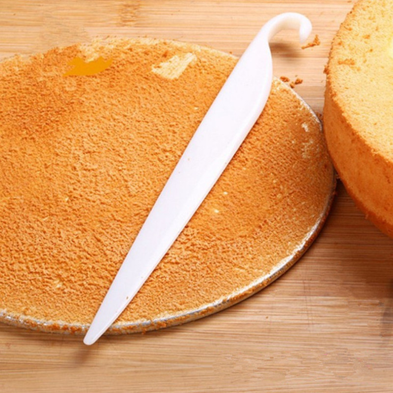 1 pc Kuchen Strippen Messer Kunststoff Strippen Messer Fondant Kuchen Modellierung Stift Backen Brot Pfanne Kuchen Schaber Klinge: Weiß