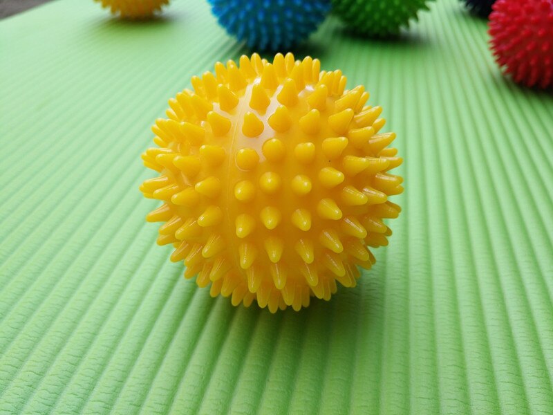 7/7.5 centimetri di Yoga della Sfera di Massaggio Rilassante Muscolare Sfera di Massaggio Rilassante Muscolare Fitness Fallo di Mano-Piede Hedgehog Sfera di Massaggio: Yellow