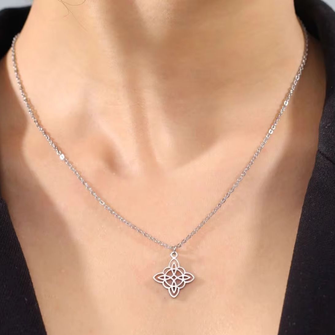 Clásico collar de nudo de bruja la Trinidad de la Media Luna masculina y femenina une amuleto de buena suerte joyas de acero inoxidable Amuleto de protección celta navideños de año