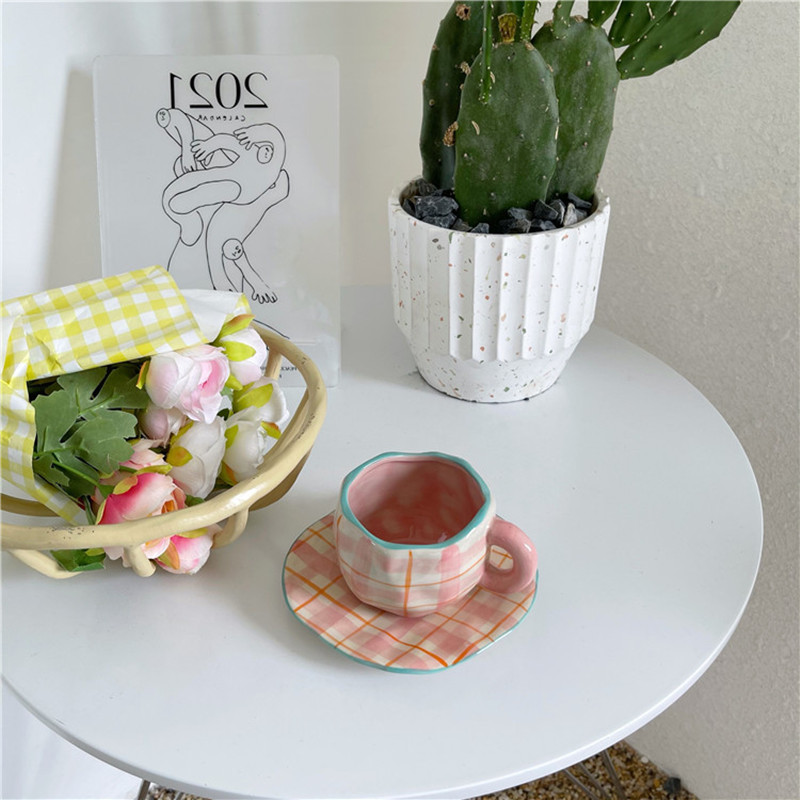 Nordic Small Pink Irregular Ceramic Cup Decorative Breakfast Drinking Milk Tea Cup Wedding Reusable Coffee Cup Saucer