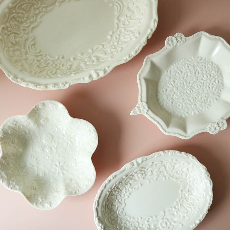 Petite assiette florale sculptée par complexe crémeux rétro en céramique à hautes températures/assiette de casse-croûte de plat de stockage