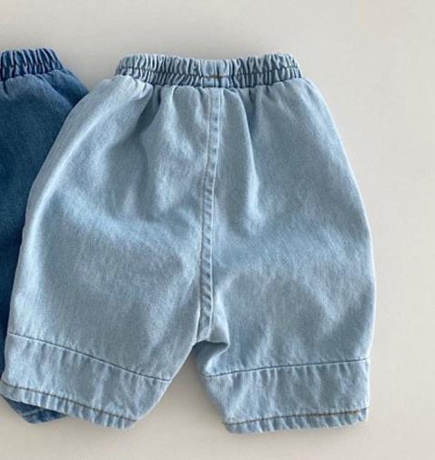 Nuovi pantaloni in Denim per neonato moda bambina Casual Jean pantaloni per bambini morbidi e confortevoli pantaloni per bambini allentati: light blue / 3T  100cm