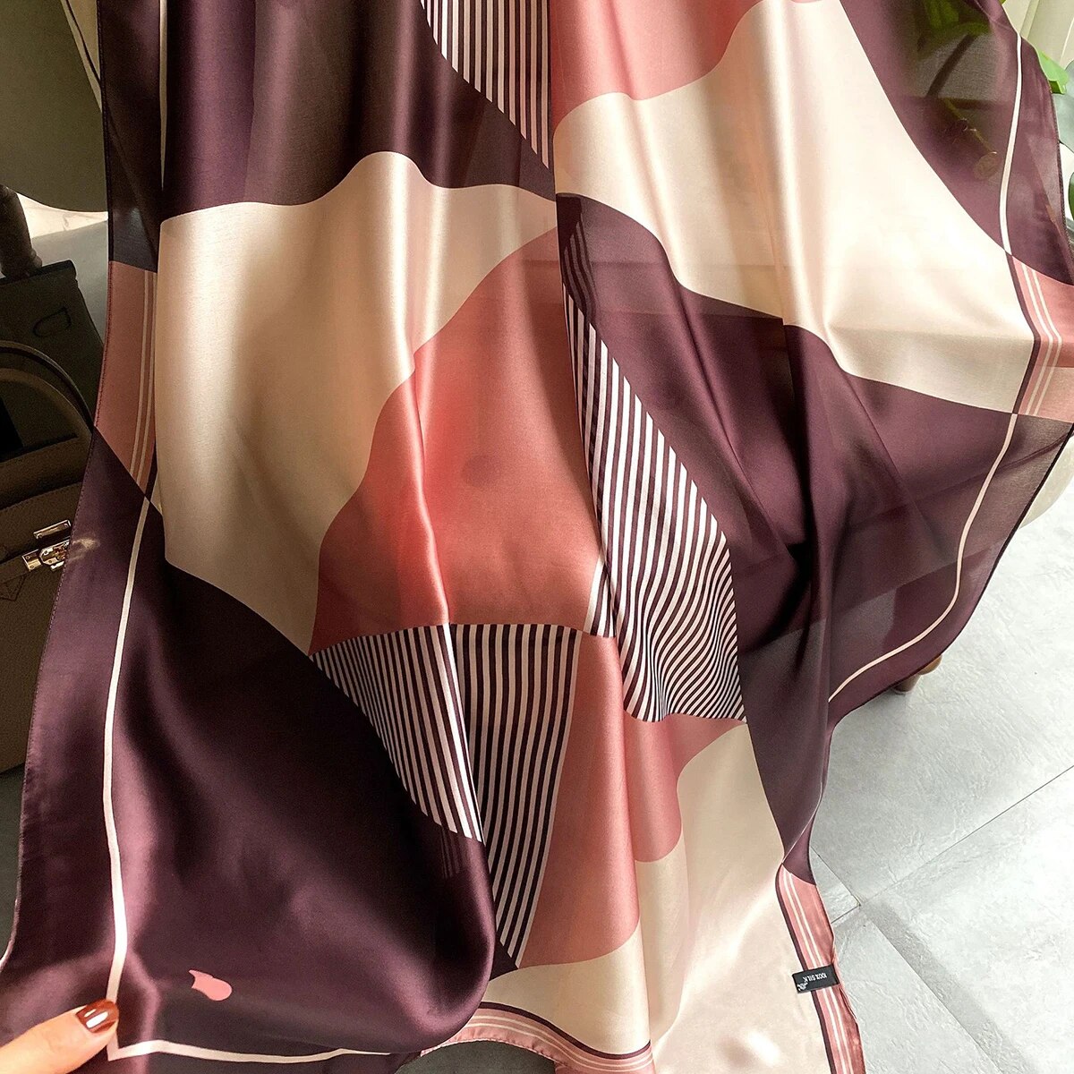 Estampa geométrica feminina Imitação de seda cetim cachecol, elegante protetor solar xale, cabeça de viagem praia, hijab à prova de vento, 180x90cm
