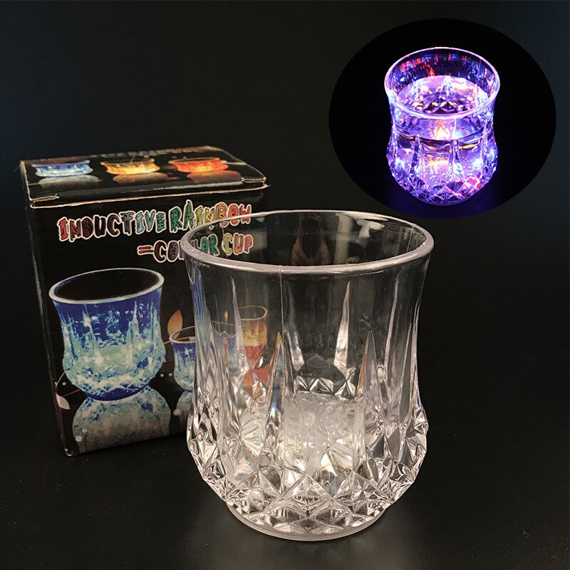 200 ML Diamant schneiden Oberfläche Induktion Licht Wasser Tasse Transparetn Bunte Licht Romantische Bahre Tassen für Bar Patry Leucht Spielzeug