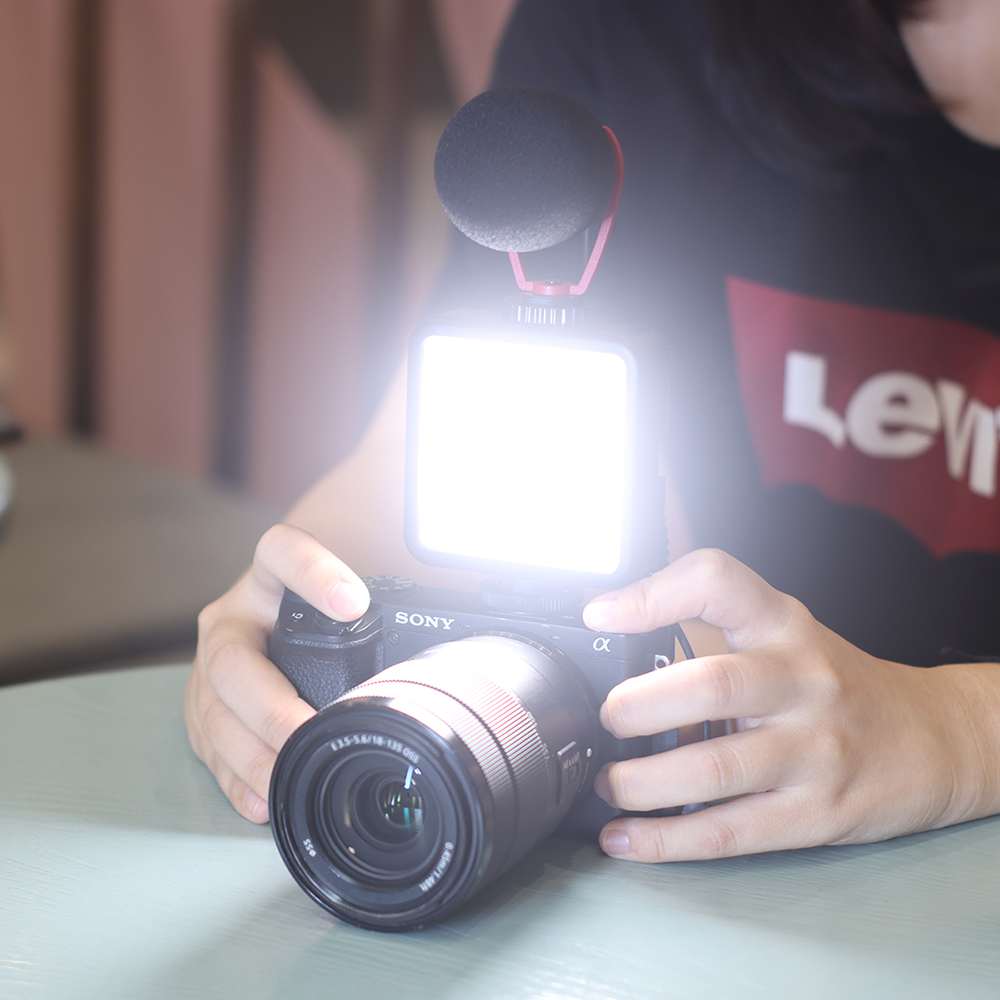 VIJIM VL81 3200k-5600K 850LM 6.5W Dimmable Mini Portable Vlog Fill Light LED Video Light With Cold Shoe Built-in 3000mAh Battery