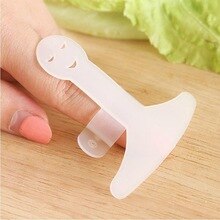 1 stks ABS Plastic Vinger Guard Smiley Gezicht Gesneden Groenten Hand Guard Wit Mooie 12 cm * 10 cm * 0.5 cm