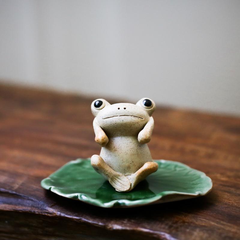 Décoration de la maison | Céramique brute, originale et créative, faite à la main, petite grenouille, décor de thé bouddha, série d'animaux familiers, décoration de thé: Do not listen