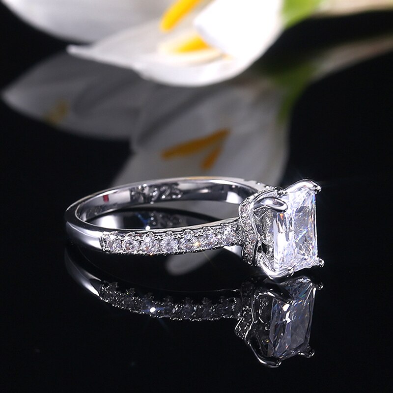 Huitan Vrouwen Trouwringen Vlakte Model Met Solitaire Vierkante Kubieke Zirkoon Steen Micro Verharde Eternity Engagement Ring
