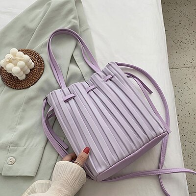Trekkoord open emmer crossbody tassen voor vrouwen effen kleur geplooide schouder handtassen reis crossbody tas portemonnee: Paars