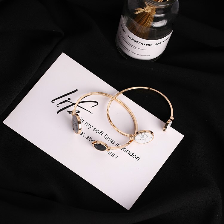 modisch Einfache Klassische Asymmetrie Schwarz Weiß Marmor Faux Stein Armbänder Armbänder Öffnen Einstellung Armbänder Für Frauen