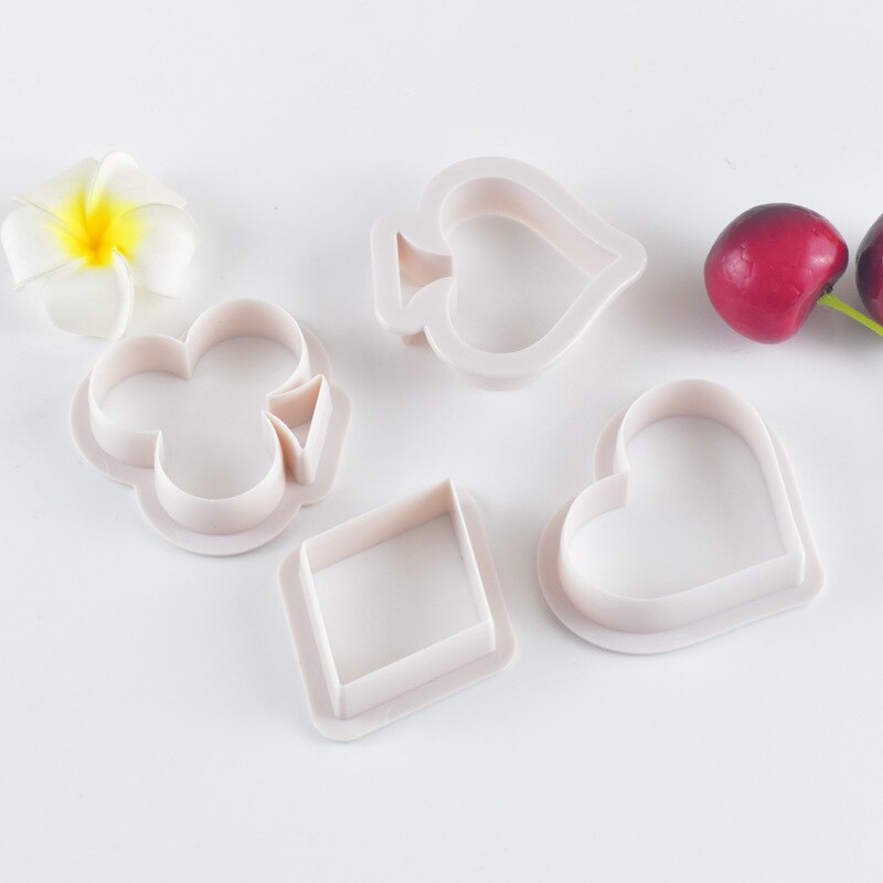 Nieuw Product 4 Stuks Poker Mold Cookie Klei Snijden Mold Set Fondant Cake Plastic Bakken Decoratie Tool