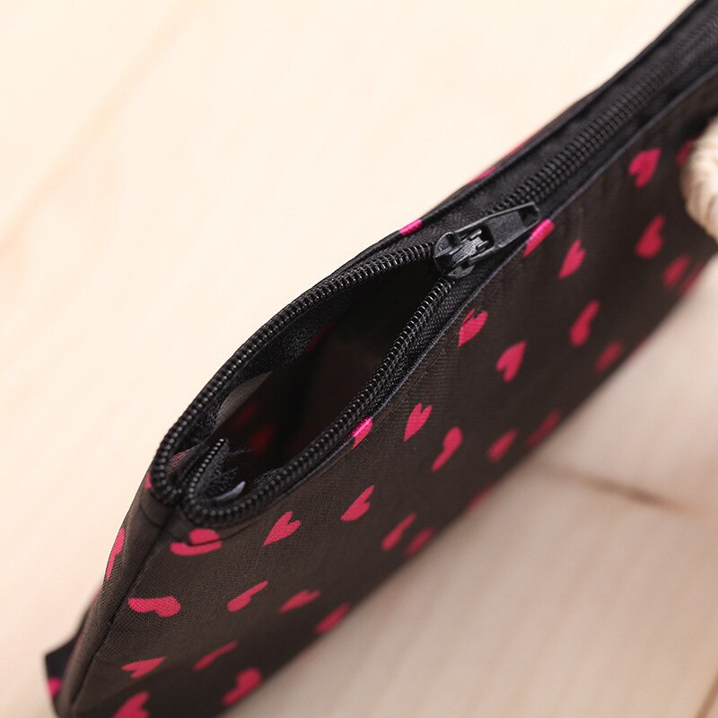 Reise Kosmetikerin Liebe Herz Kosmetik Tasche Satin wasserdichte Kleine Make-Up Tasche Frauen Lagerung Paket Fall Tasche Veranstalter