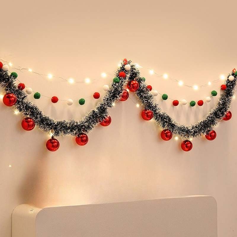 Christmas decorations, tree ornaments, indoor LED lights, pictures, background walls, atmosphere, scenes, decorations and flags.: Gold