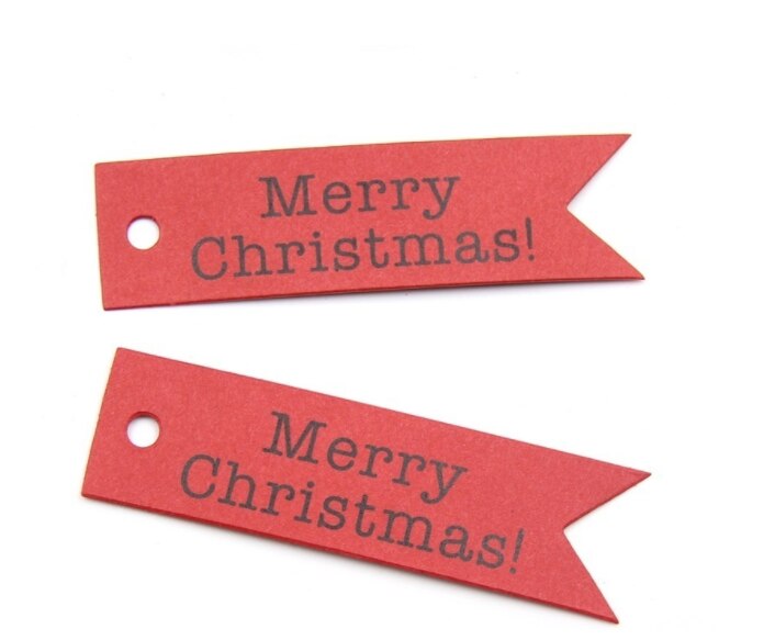 Kerstboom, geschenken en kousen op een open haard. Xmas wenskaart