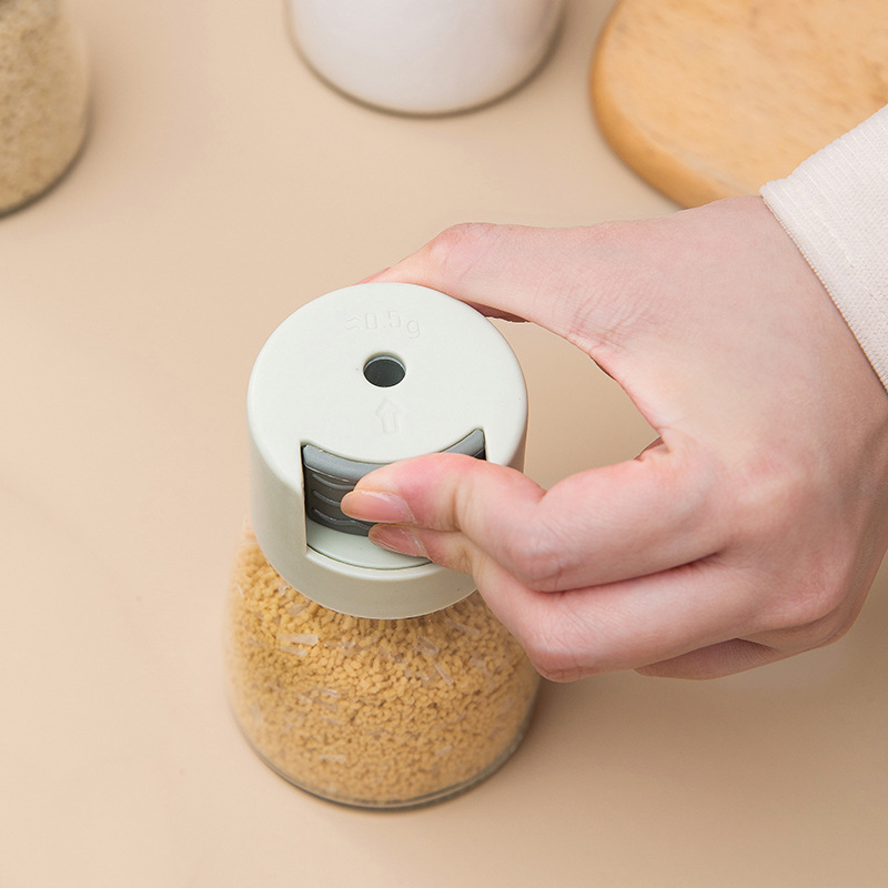 Quantitative Salt Shaker Press-type Salt Control Shaker Salt Sprinkler to Measure Out Salt Kitchen Seasoning Bottle