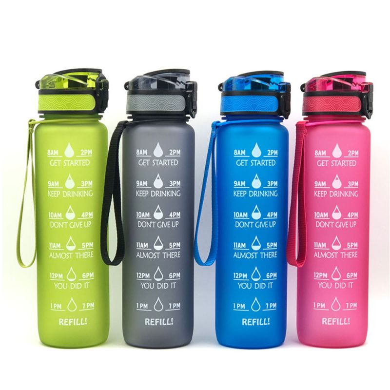 Stor kapacitet sport vandflaske med tidsmarkør plastik hoppende dækning udendørs genanvendeligt lækagesikker drikkebæger