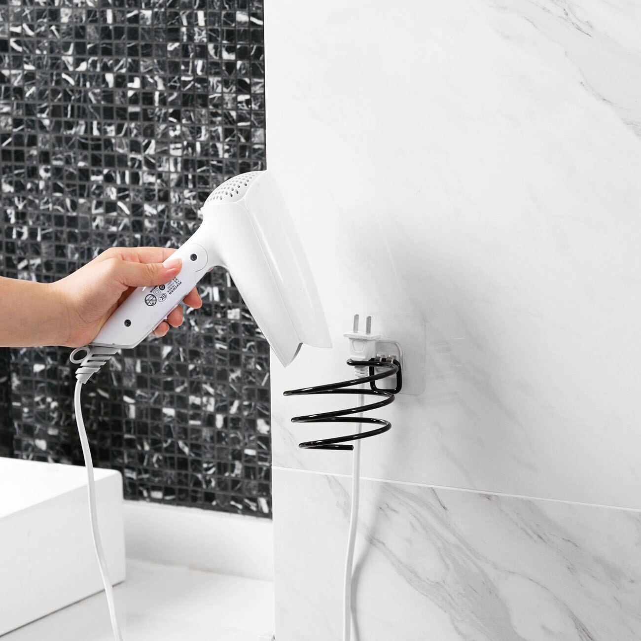 Żelazny uchwyt ścienny uchwyt robić suszarki robić włosów półka łazienkowa stojak na suszarkę robić włosów koszyk prysznicowy Organizer łazienkowy akcesoria