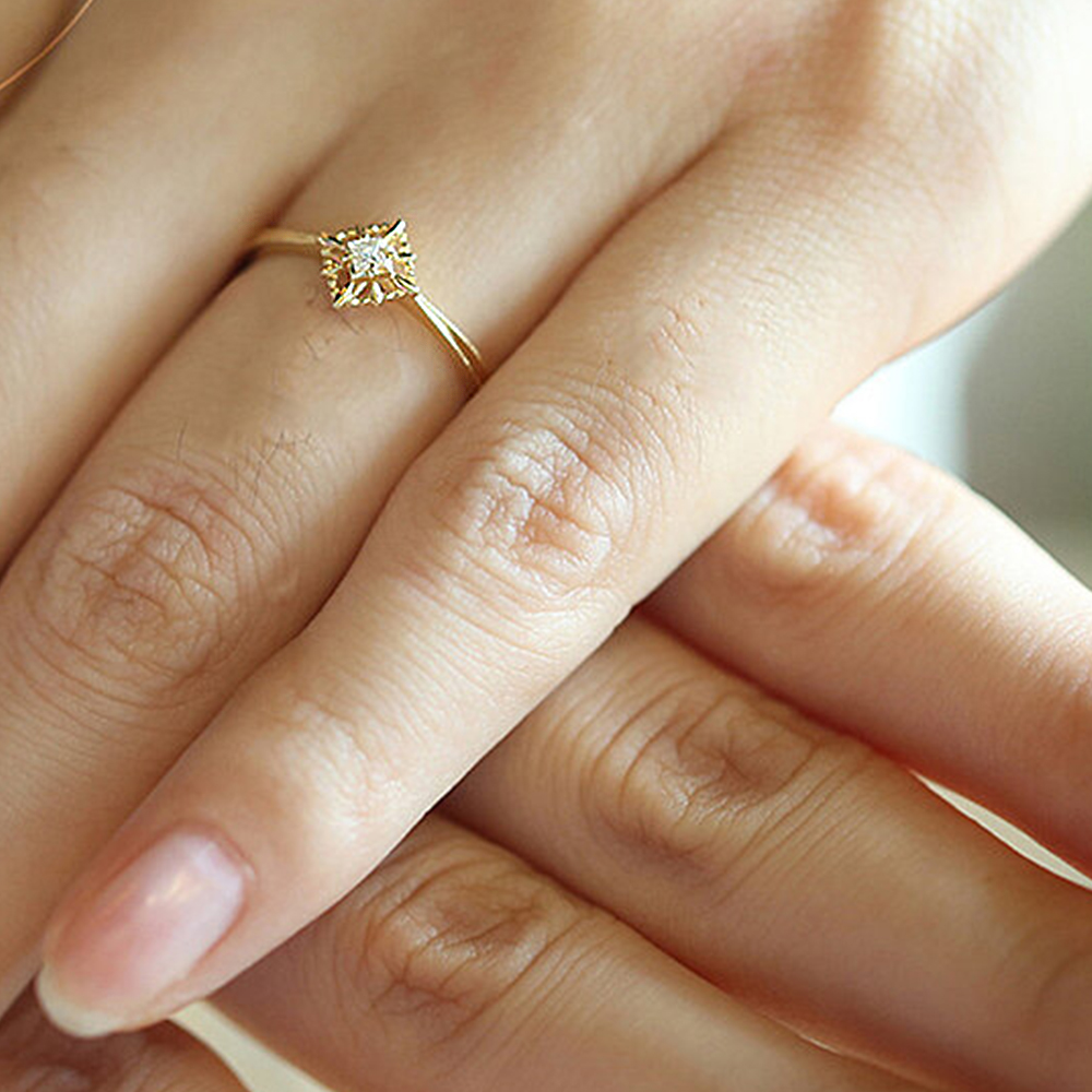 Huitan Fancy Prinses Vierkante Cz Vinger Ringen Voor Vrouwen Hollow Out 2022 Trend Goud Kleur Low-Key trouwringen Sieraden