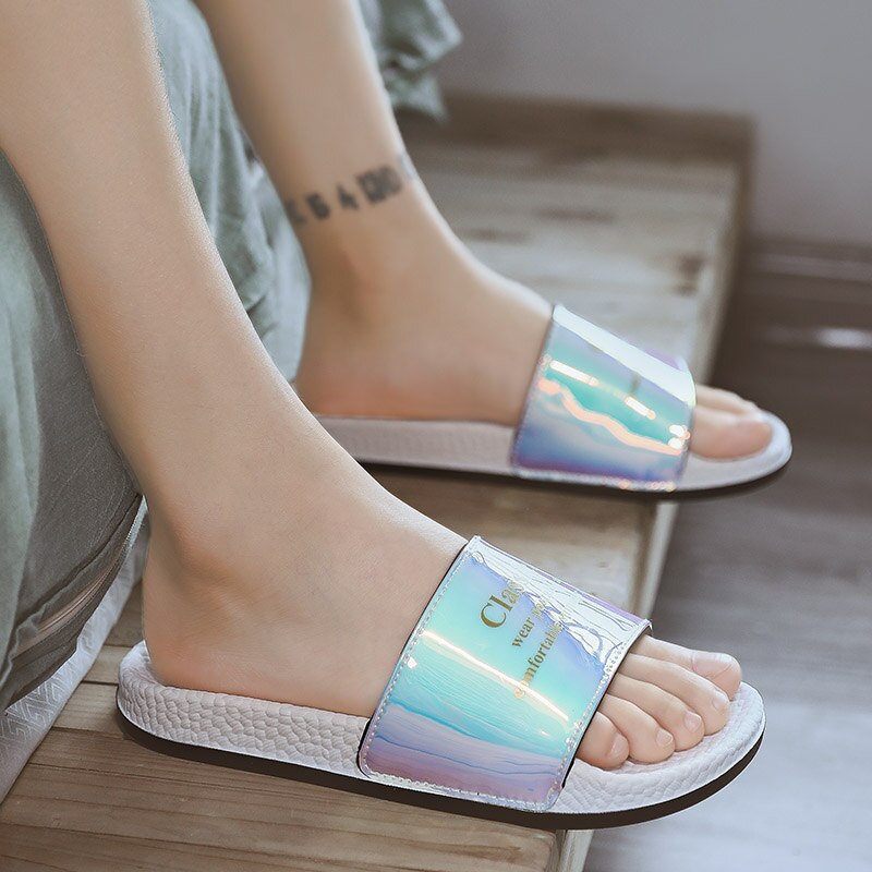 Sommar svarta tofflor herr halkfria tofflor herr mjuka bekväma blanka tofflor koreanska glitterskor zapatos de verano