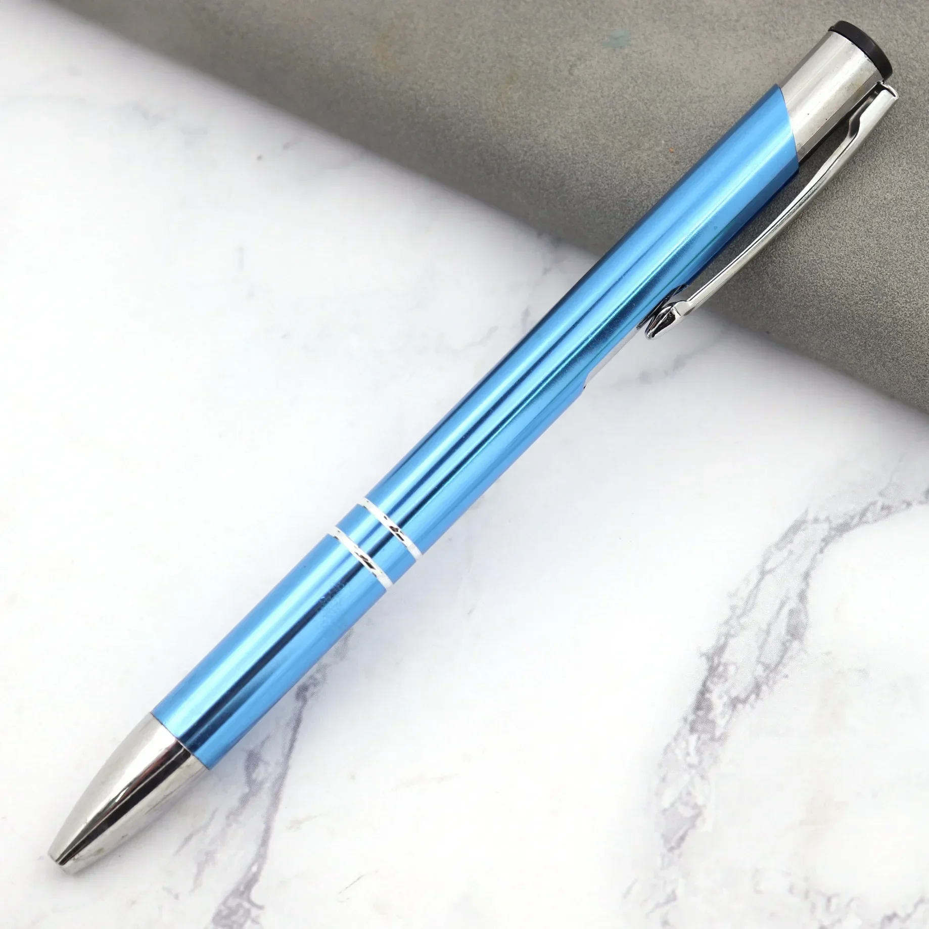 100 stuks reclame metalen balpen blanco pennen voor doe-het-zelf creatieve zakelijke multifunctionele pen: Marineblauw