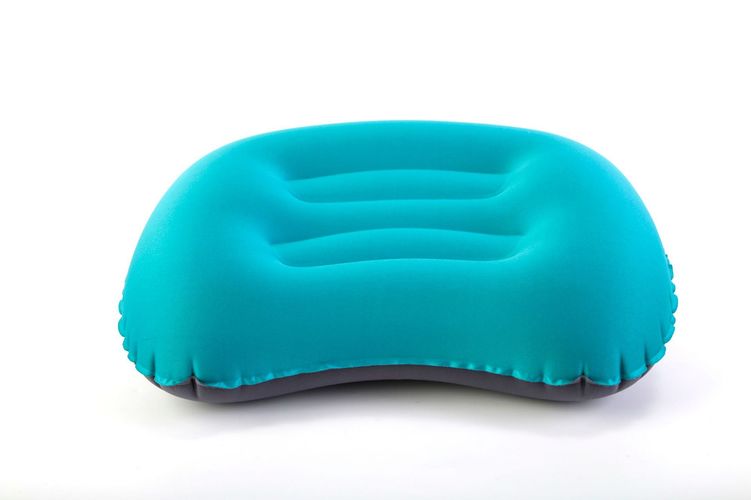 Ultralet campingpude, en ergonomisk oppustelig pude, der understøtter rejsepuder ved nakke og talje. transportabel: Himmelblå