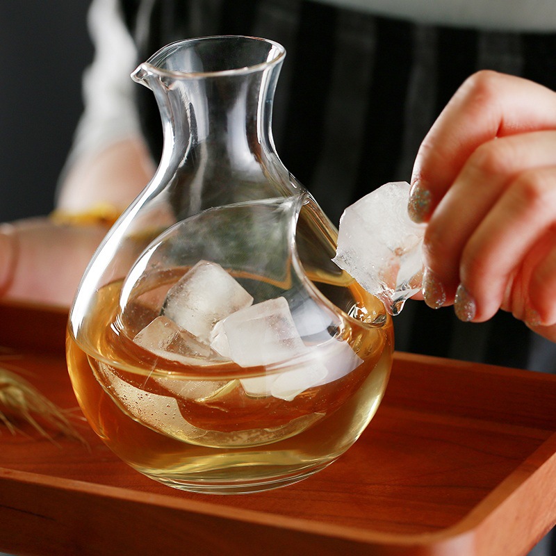 Cubitos de vino y hielo, copa de vino aislada, agujero de cristal, jarra de hielo, nido de hámsteres, cuarto enfriador de cerveza, Mini de vino