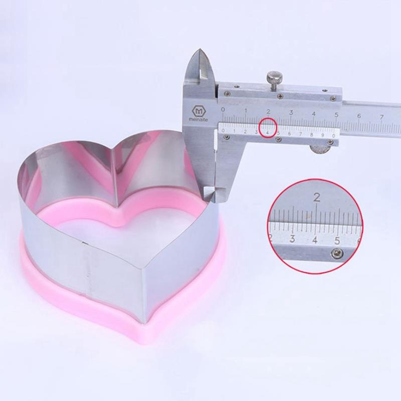 1PCS Random color Stainless Steel Sandwich Cutter Moulds Safe Cartoon Cookie Cutter Fruit Cutter Shape DIY Baking Kitchen Tools