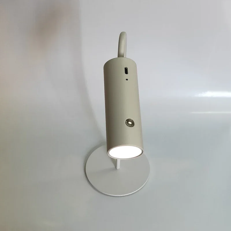 Usb-wiederaufladbare LED-schreibtischlampe mit berühren-schalter, augenschonendes nachtlicht für freundlicher, dimmbare, klappbare schreibtischlampe für schlafzimmer.