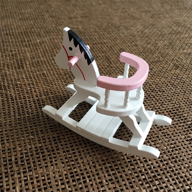 1:12 dukkehus tilbehør miniatyrmøbler barnestol gyngehest i tre avtagbar dukke barnehage dekorative leker
