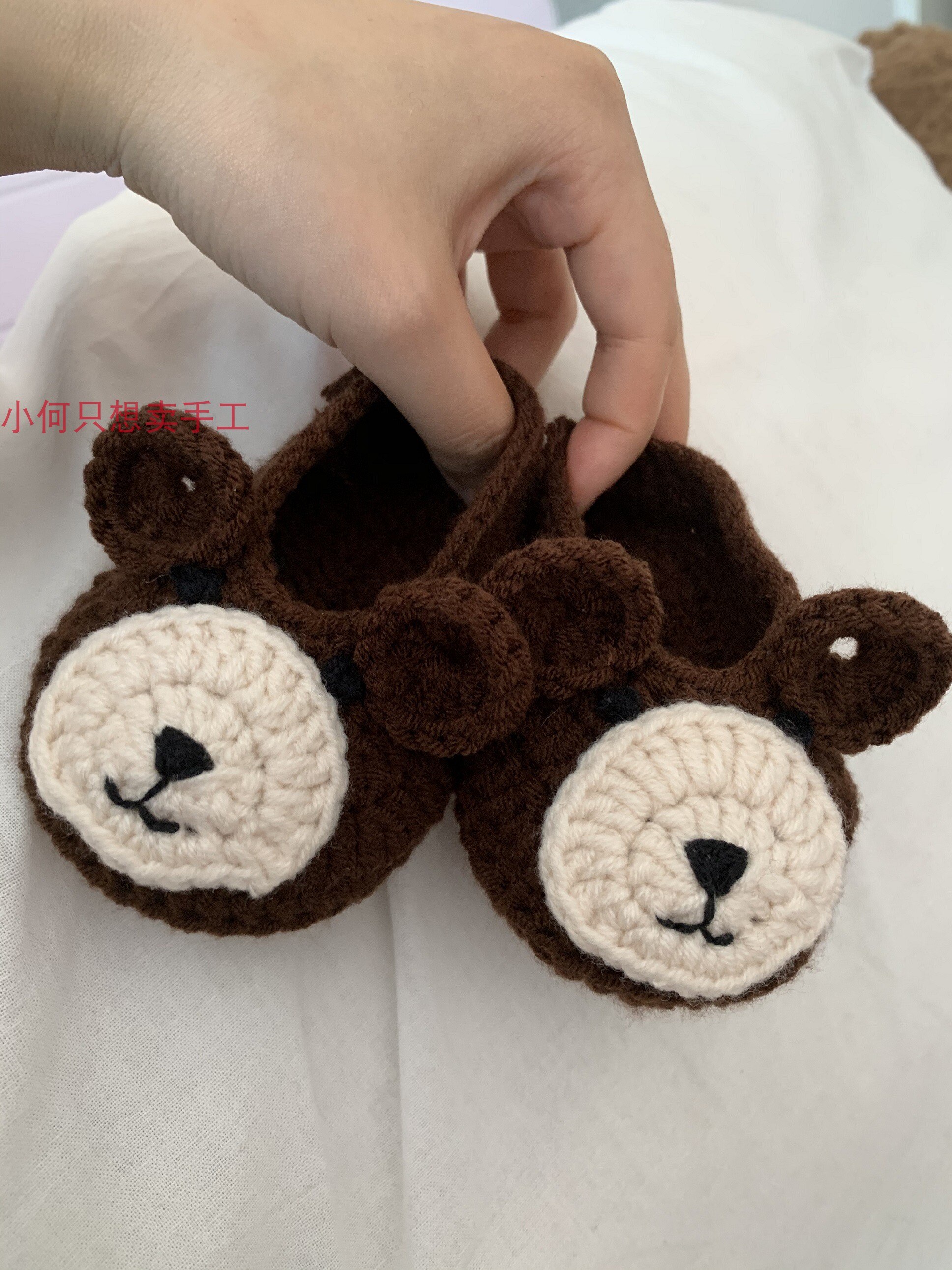 Chaussures de bébé ours brun tissé à la main en laine au crochet bébé enfant en bas âge chaussures à semelle souple hommes et femmes bébé mignon