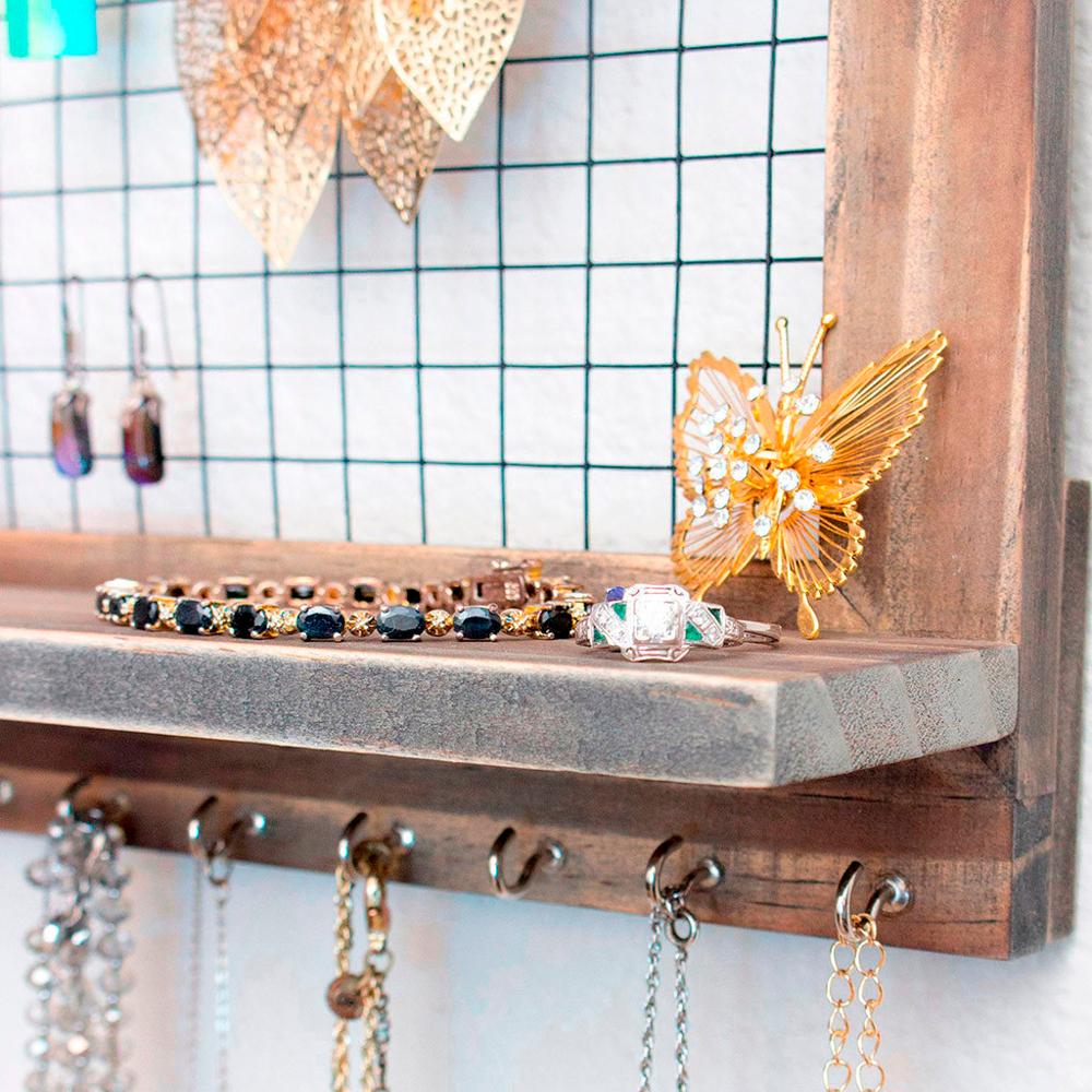 Organizador rústico de joyas de color marrón, soporte de madera montado en la pared para pendientes y collares, organización de accesorios de almacenamiento para el hogar