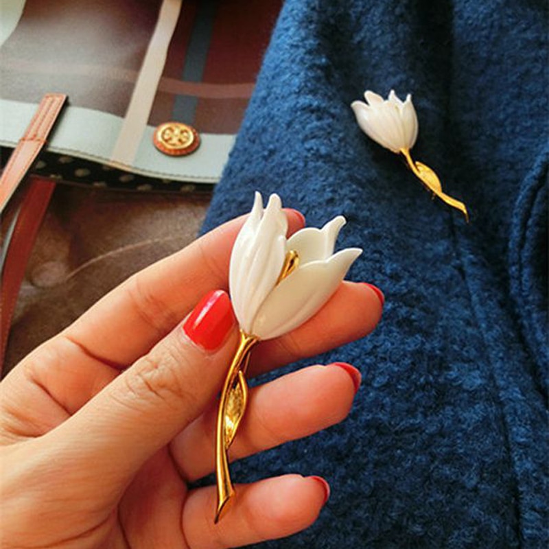 White Resin Lily Flower Brooches for Women Brooch Pins Brand Wedding Party Jewelry Birhtday Accessories
